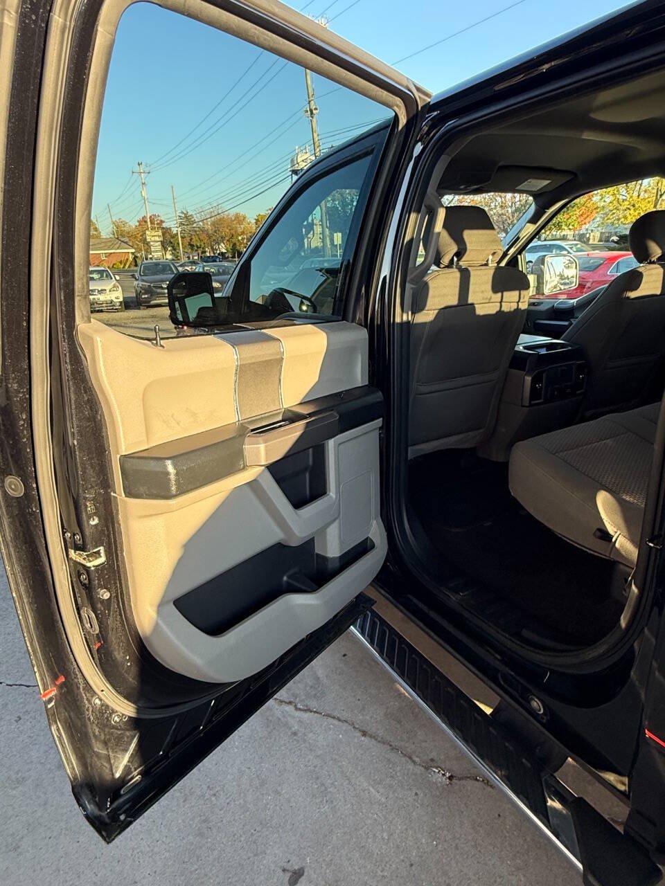 Used 2019 Ford F150 XLT w/ Equipment Group 302A Luxury AWD/4WD image 12