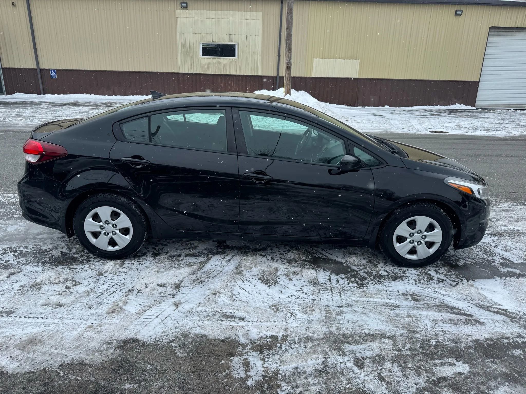 Used 2018 Kia Forte LX image 4