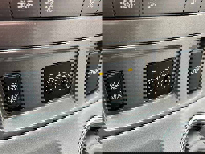 Used 2011 Toyota Highlander SE image 37