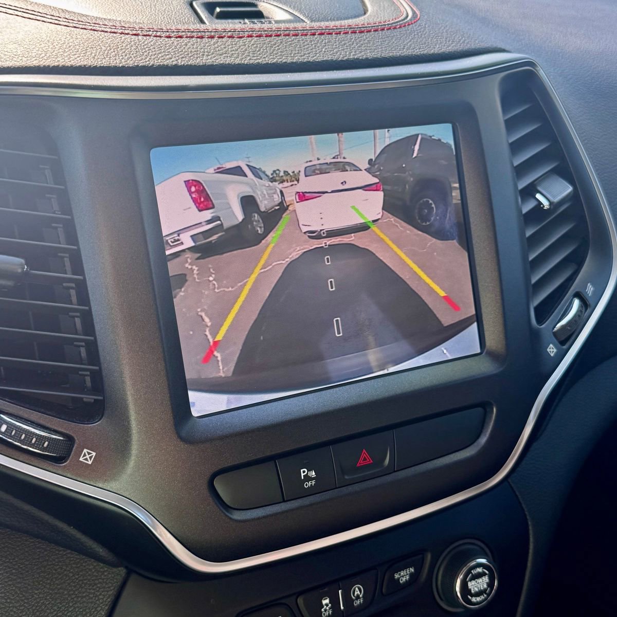 Used 2019 Jeep Cherokee Trailhawk w/ Comfort/Convenience Group AWD/4WD image 10