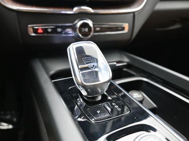 Used 2023 Volvo XC60 B6 Ultimate w/ Climate Package image 12