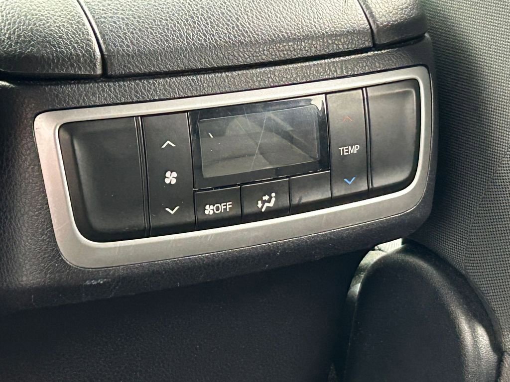 Used 2019 Toyota Highlander LE FWD image 36