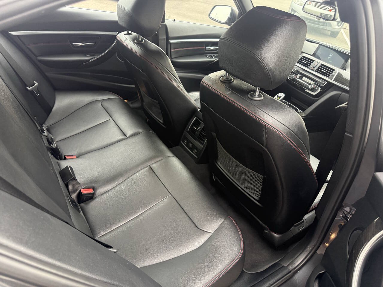 Used 2017 BMW 330i xDrive Sedan AWD/4WD image 18