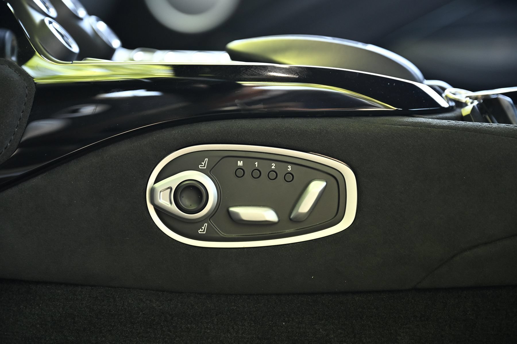 Used 2020 Aston Martin V8 Vantage Coupe RWD image 18
