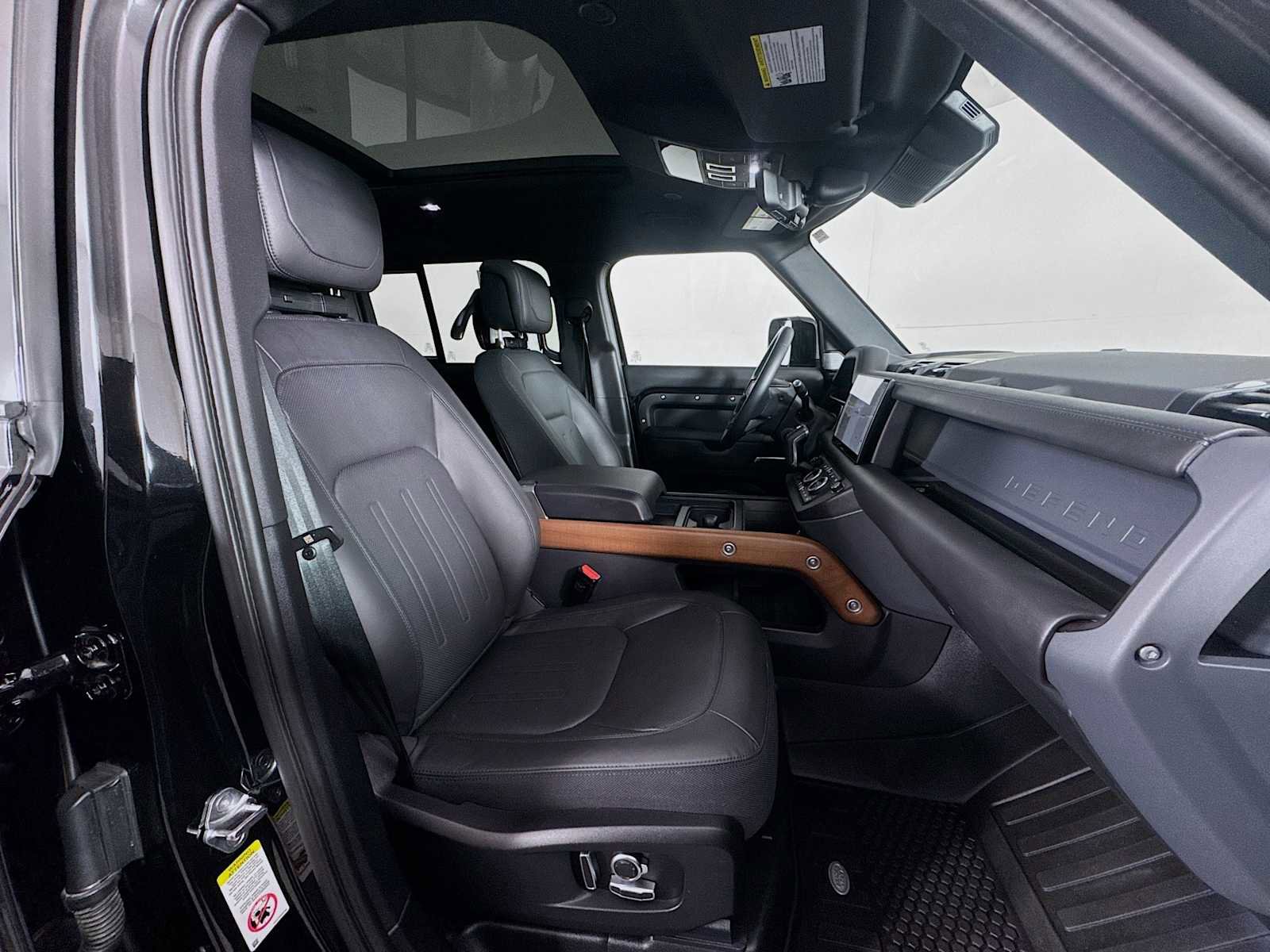 Used 2024 Land Rover Defender 130 X image 27