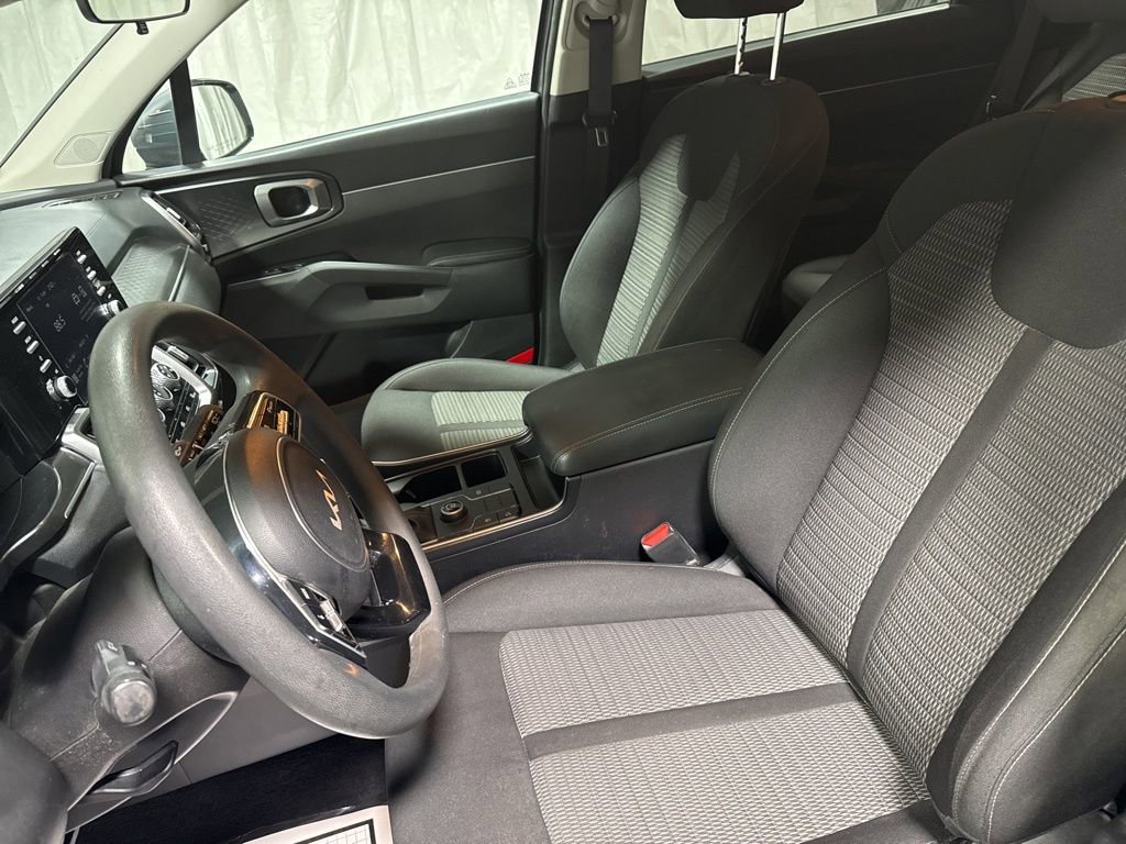 Used 2023 Kia Sorento LX FWD image 16