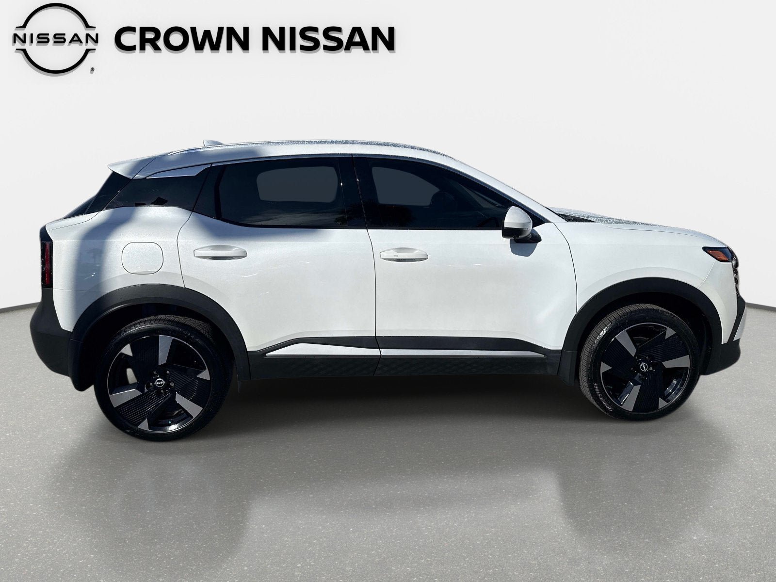 Used 2025 Nissan Kicks SR FWD image 8