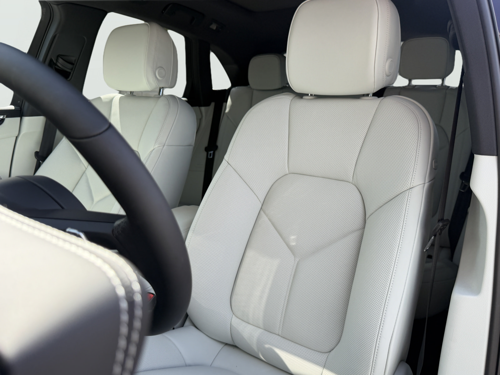 New 2026 Porsche Macan AWD/4WD image 4