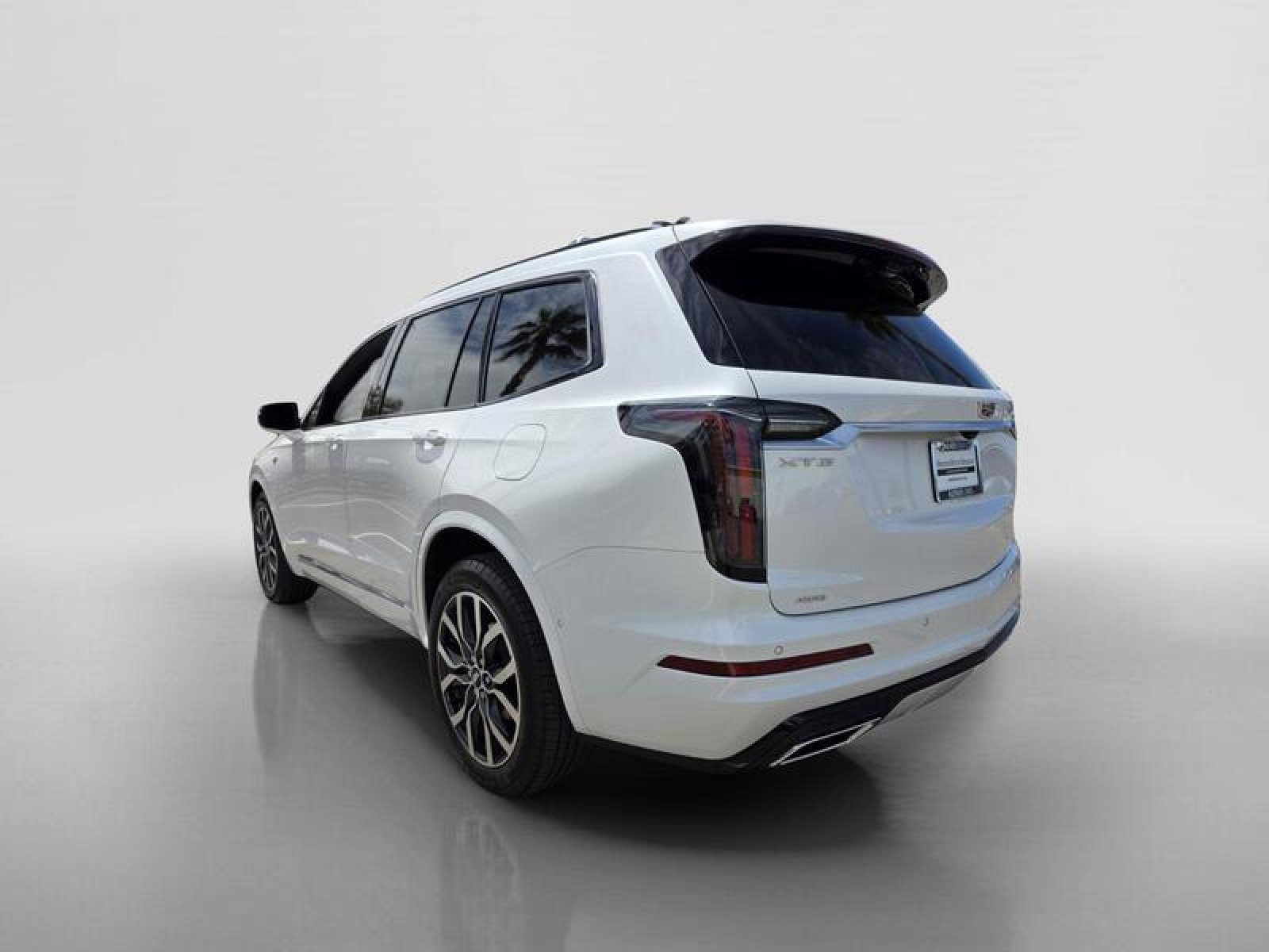 Used 2023 Cadillac XT6 Sport w/ Platinum Package AWD/4WD image 3