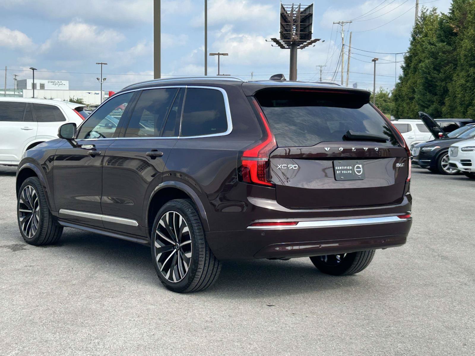 Certified 2025 Volvo XC90 B6 Core w/ Climate Package AWD/4WD image 5