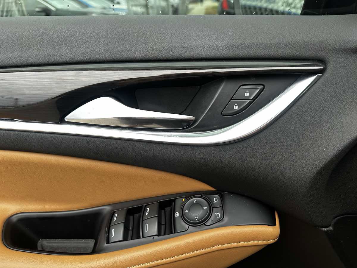 Used 2018 Buick Enclave Essence image 9