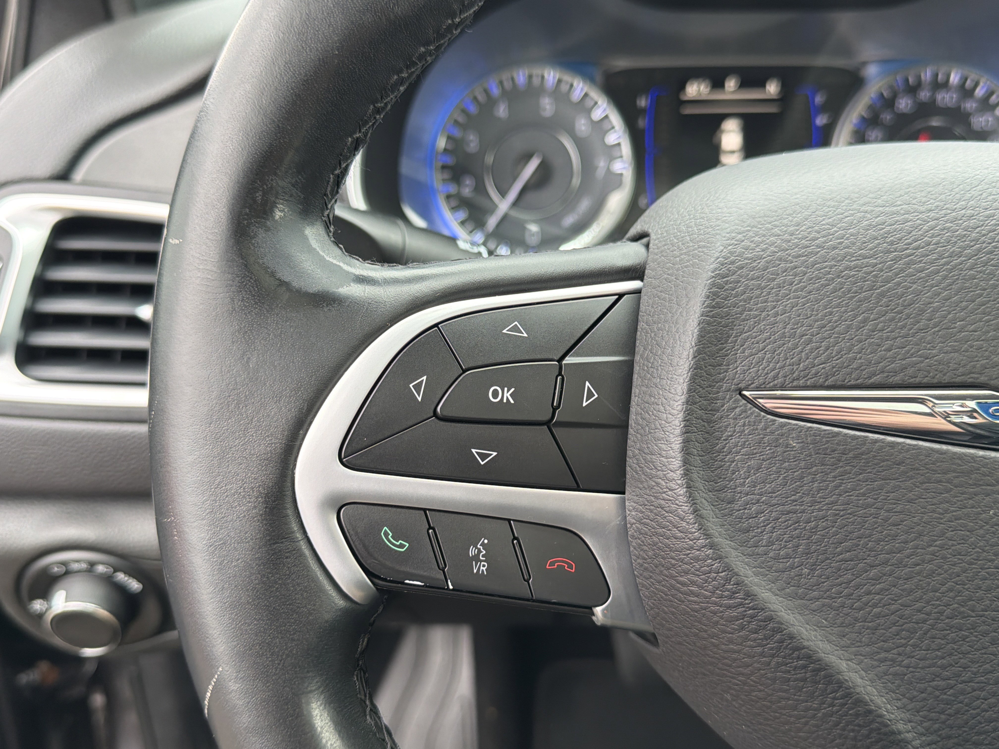 Used 2015 Chrysler 200 Limited w/ Convenience Group FWD image 17