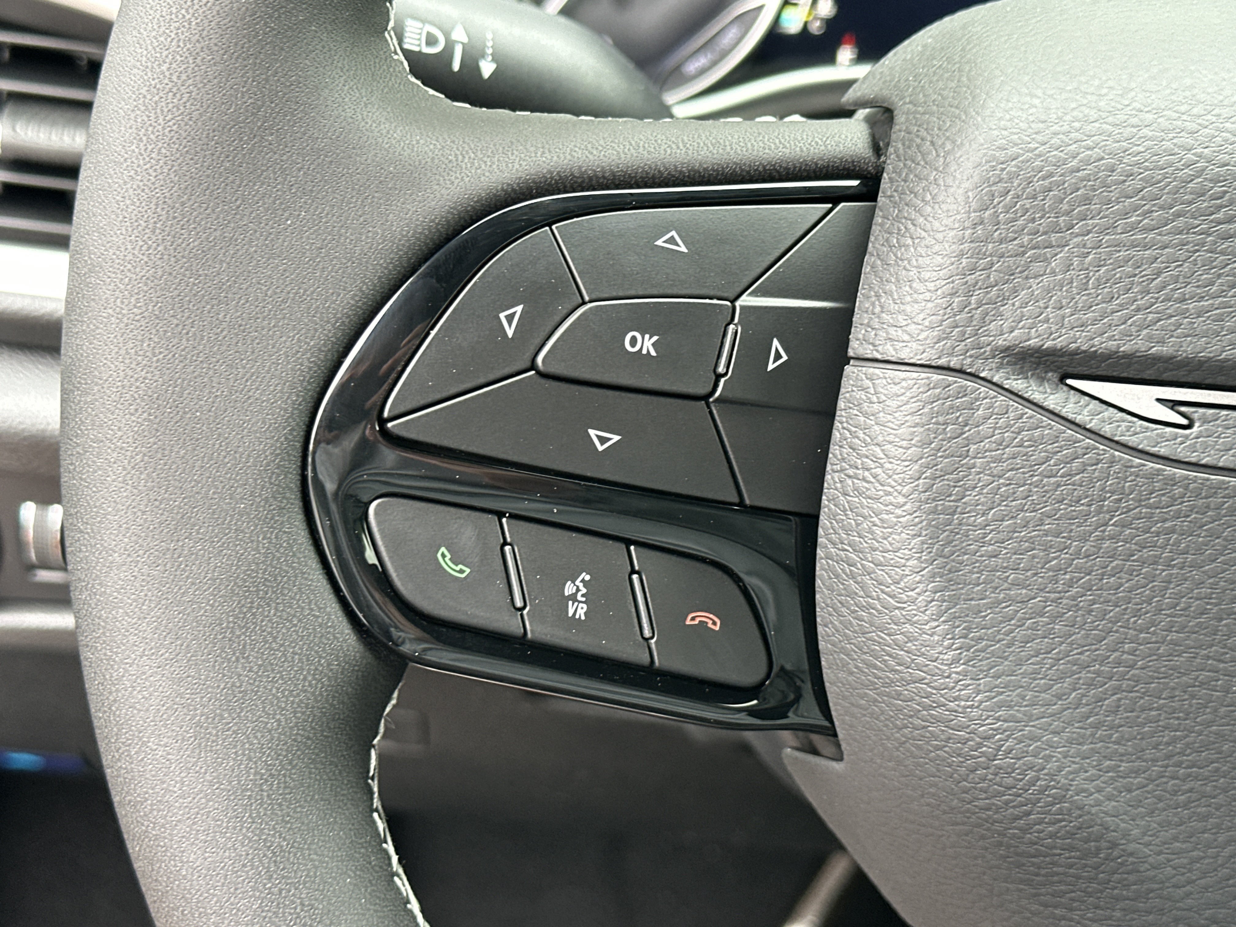 New 2027 Chrysler Pacifica Limited FWD image 9