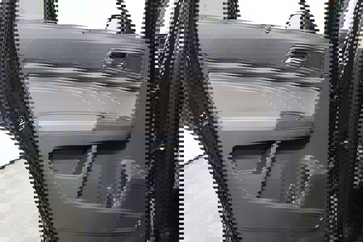 Used 2023 Volkswagen Atlas SE w/ Panoramic Sunroof Package image 25