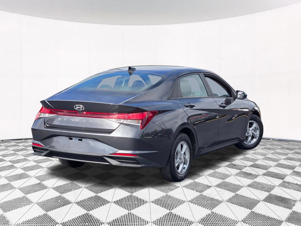 Used 2023 Hyundai Elantra SE w/ Cargo Package FWD image 16
