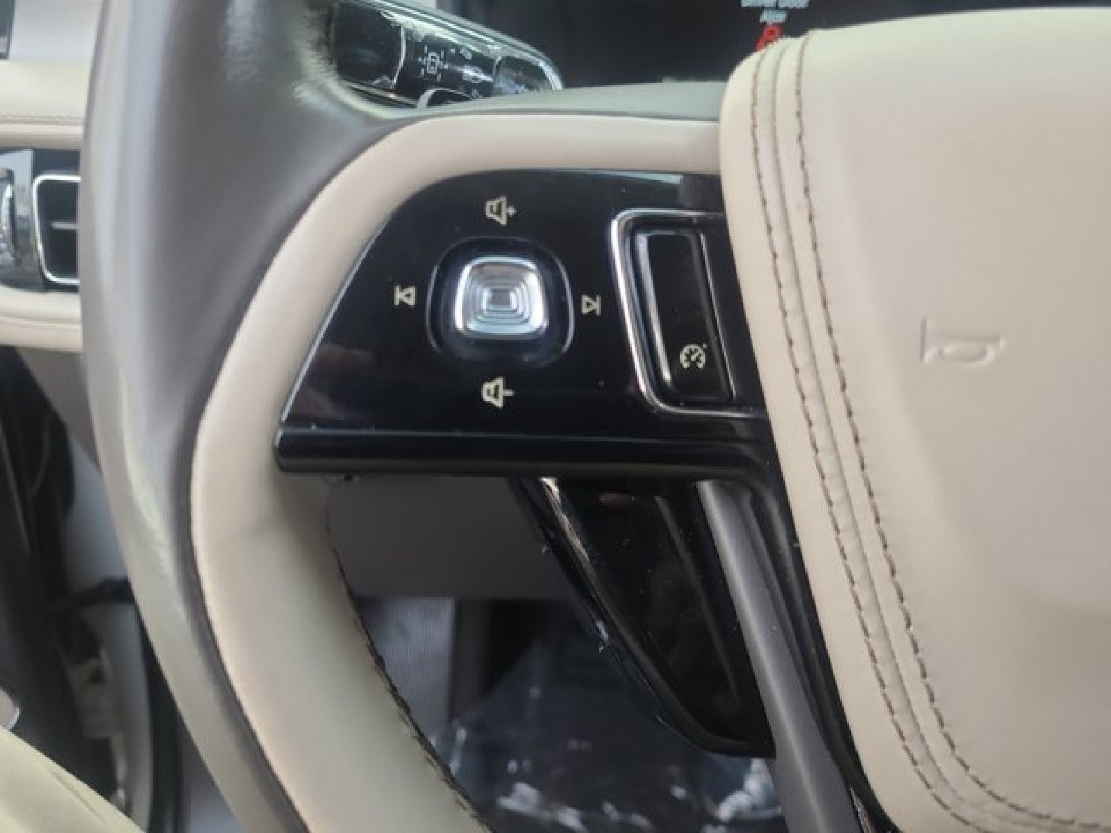 Used 2021 Lincoln Aviator AWD w/ Class IV Trailer Tow Package image 29