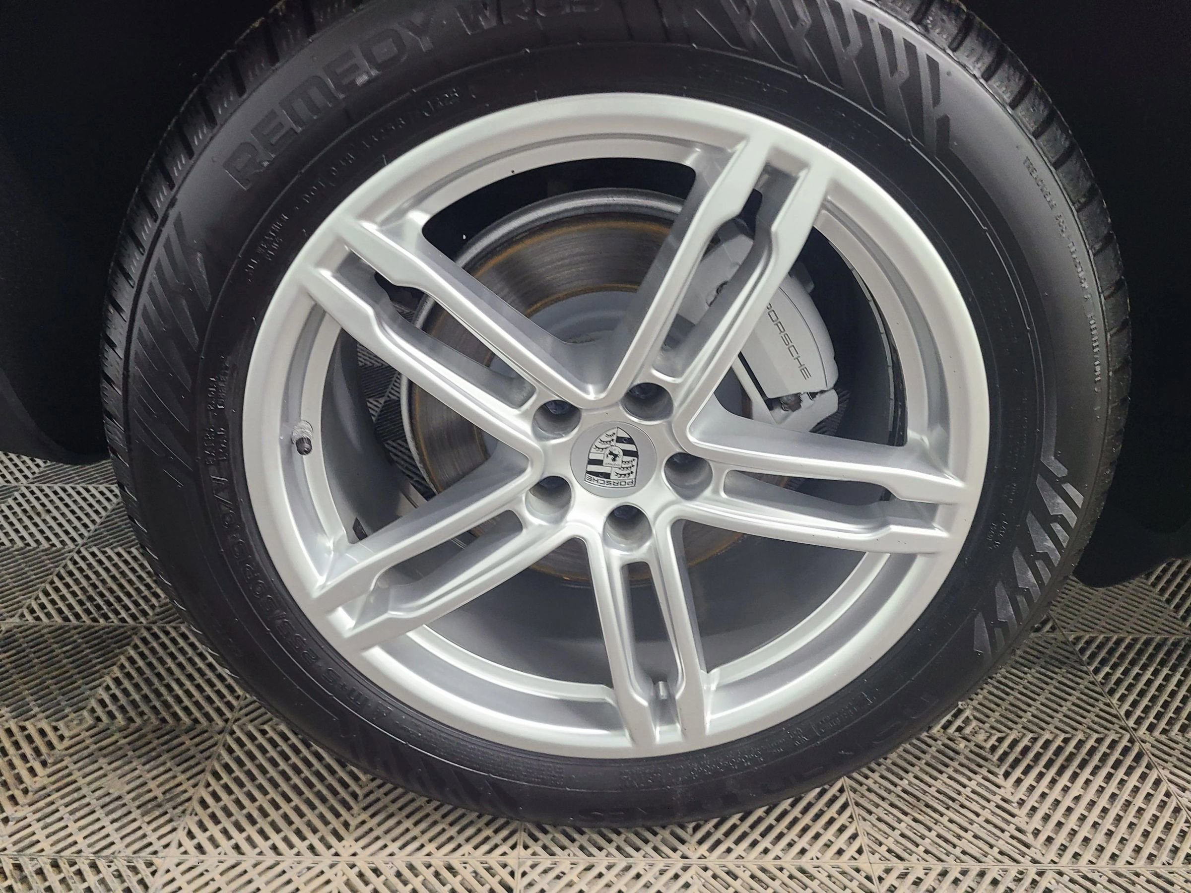 Used 2015 Porsche Macan S w/ Premium Package Plus image 16