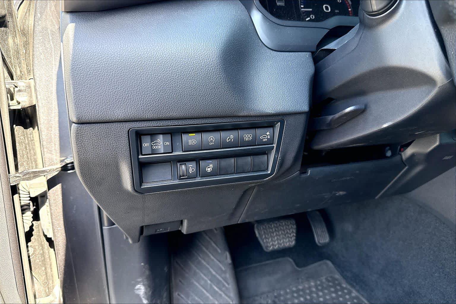 Used 2024 Toyota Tundra Limited AWD/4WD image 33