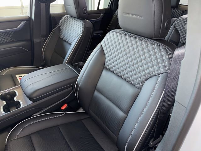 Used 2025 GMC Acadia Denali image 3