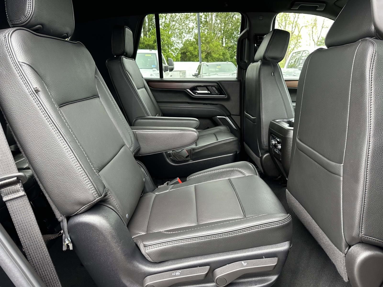 Used 2025 GMC Yukon Denali AWD/4WD image 25