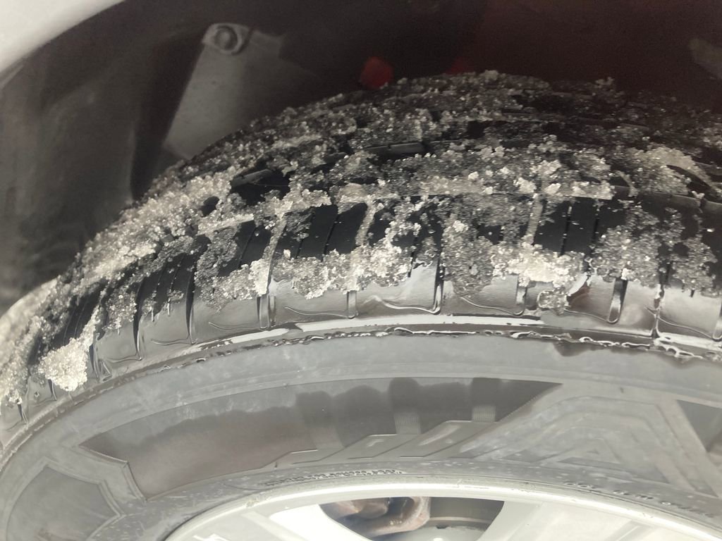 Used 2020 Chevrolet Trax LT w/ LT Convenience Package image 32