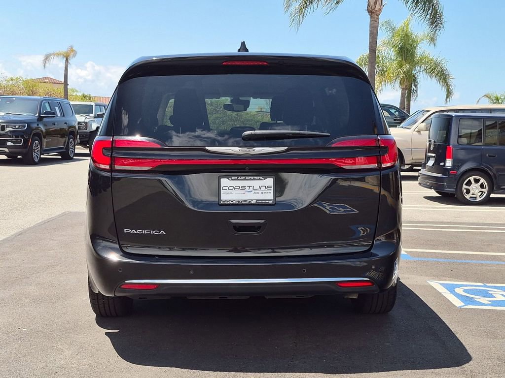 Certified 2023 Chrysler Pacifica Touring-L FWD image 6