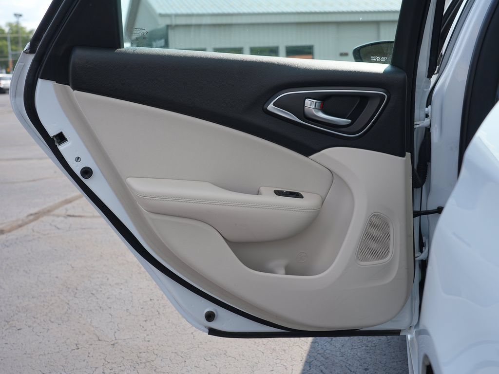 Used 2016 Chrysler 200 Limited w/ Travel & Safety Group FWD image 19