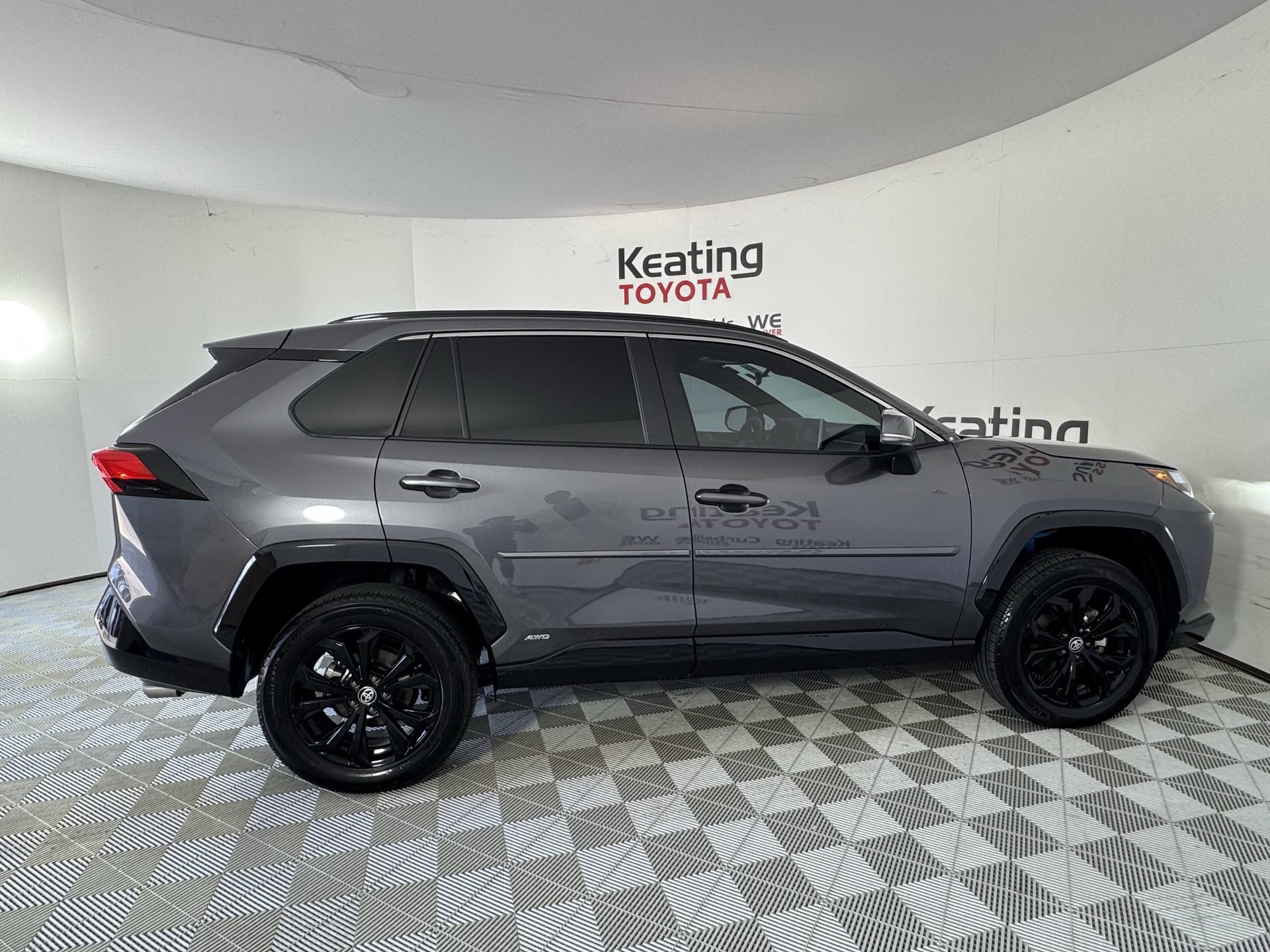 Used 2025 Toyota RAV4 SE w/ Convenience Package AWD/4WD image 4