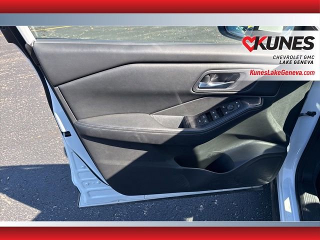 Used 2024 Nissan Rogue SV image 18