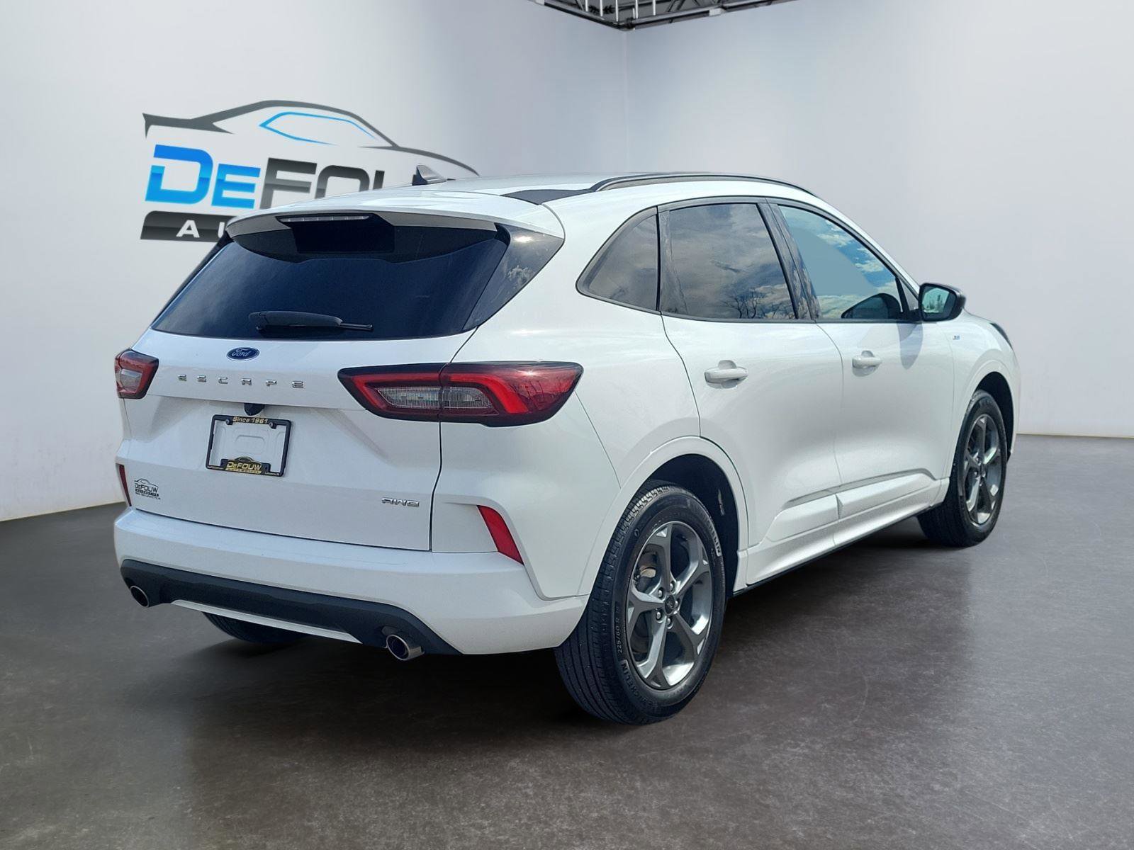 Used 2023 Ford Escape ST-Line image 3