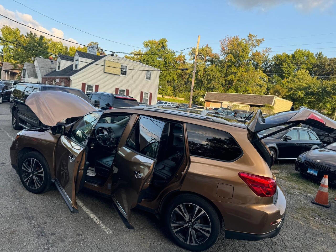 Used 2017 Nissan Pathfinder Platinum w/ Family Entertainment Package image 8