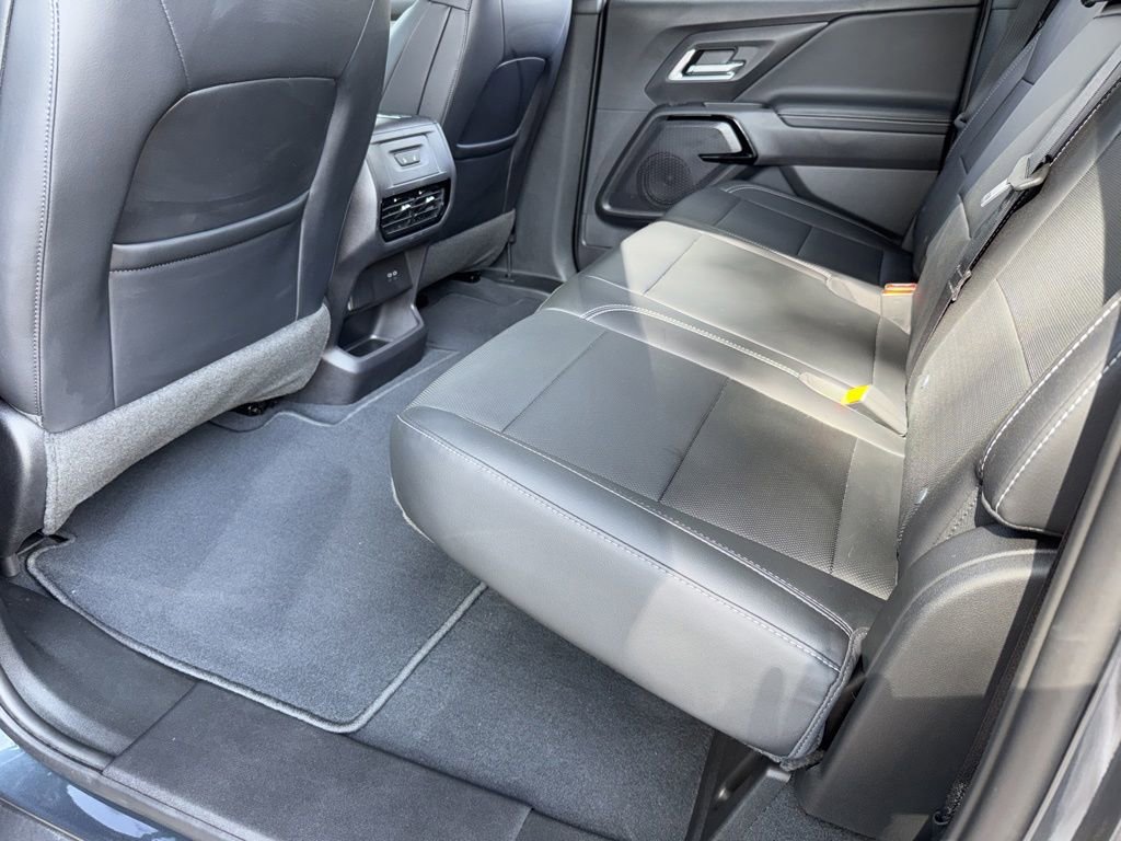 Used 2025 Chevrolet Silverado EV LT AWD/4WD image 32