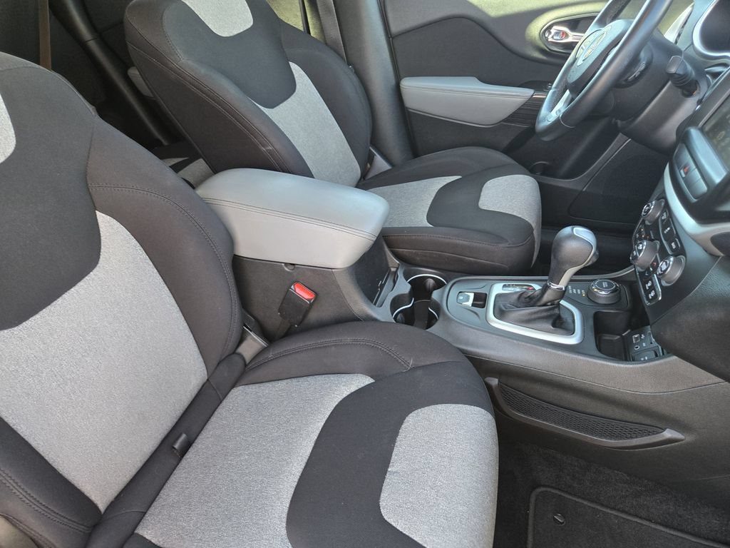 Used 2014 Jeep Cherokee Latitude w/ Comfort/Convenience Group AWD/4WD image 9