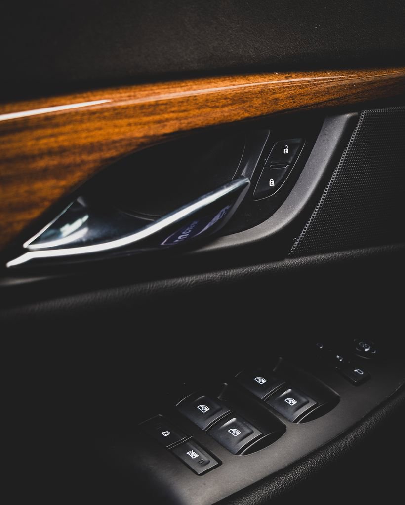 Used 2015 Cadillac Escalade Premium image 16