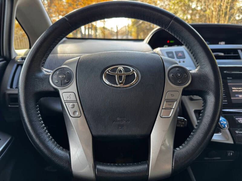 Used 2015 Toyota Prius V Five image 17