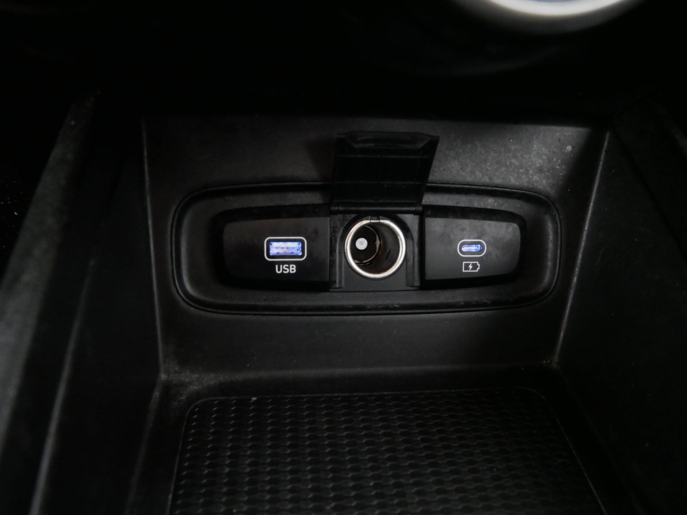 Used 2024 Hyundai Venue SEL image 29