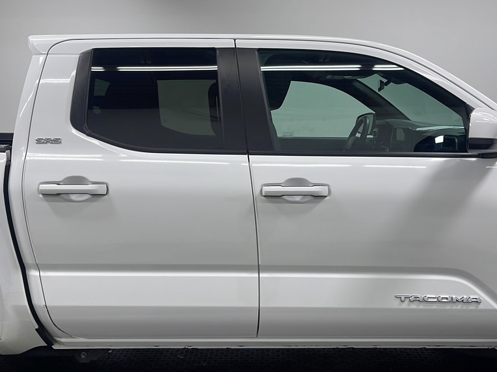 Used 2025 Toyota Tacoma SR5 AWD/4WD image 20