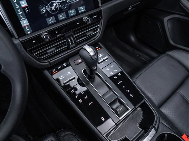 Used 2024 Porsche Macan image 25