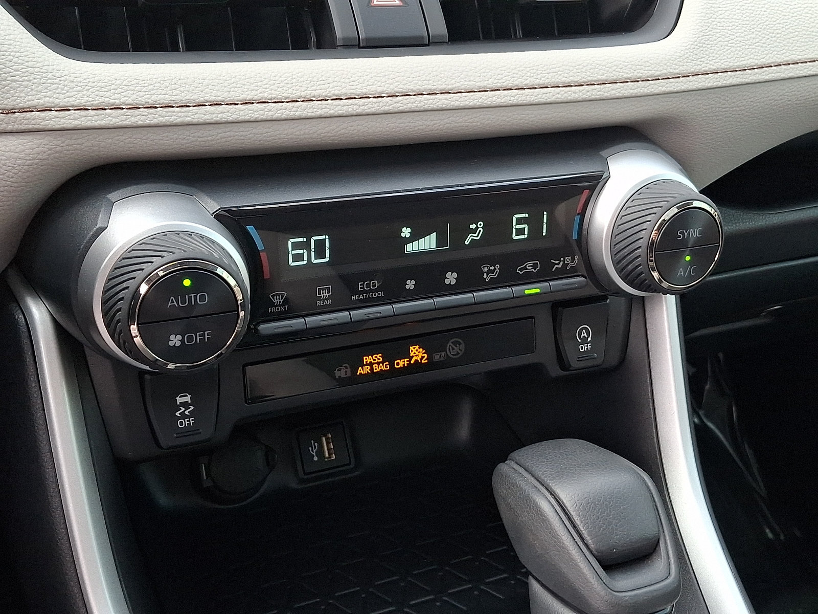 Used 2025 Toyota RAV4 XLE w/ Convenience Package FWD image 17