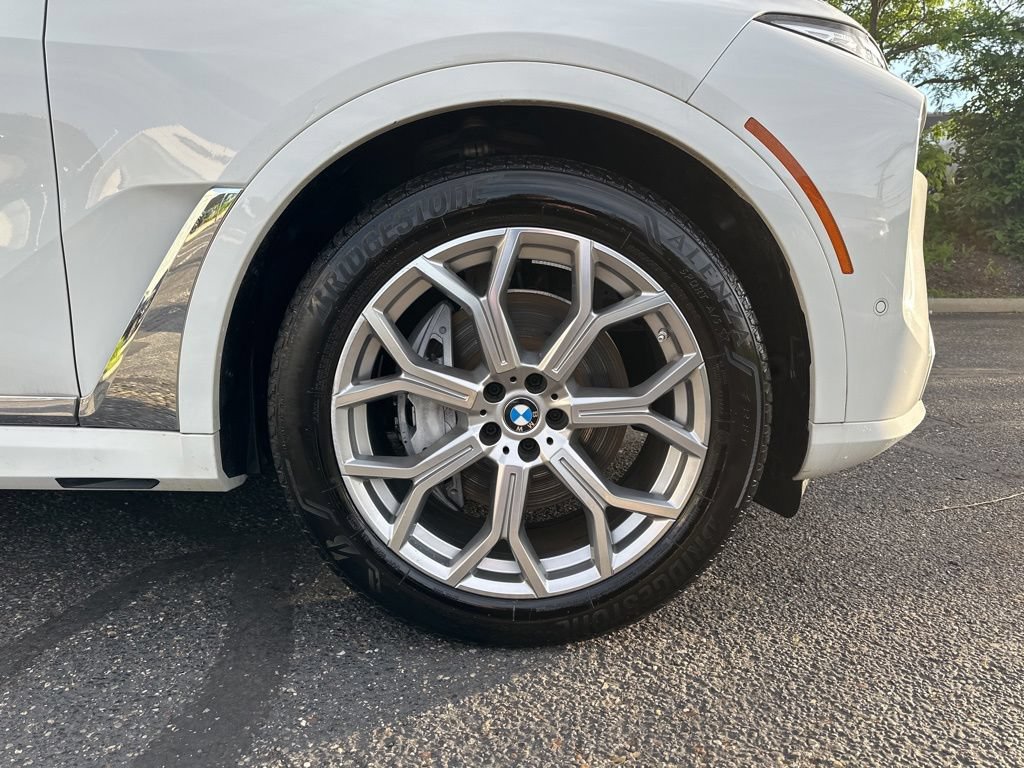 Used 2023 BMW X7 xDrive40i AWD/4WD image 13