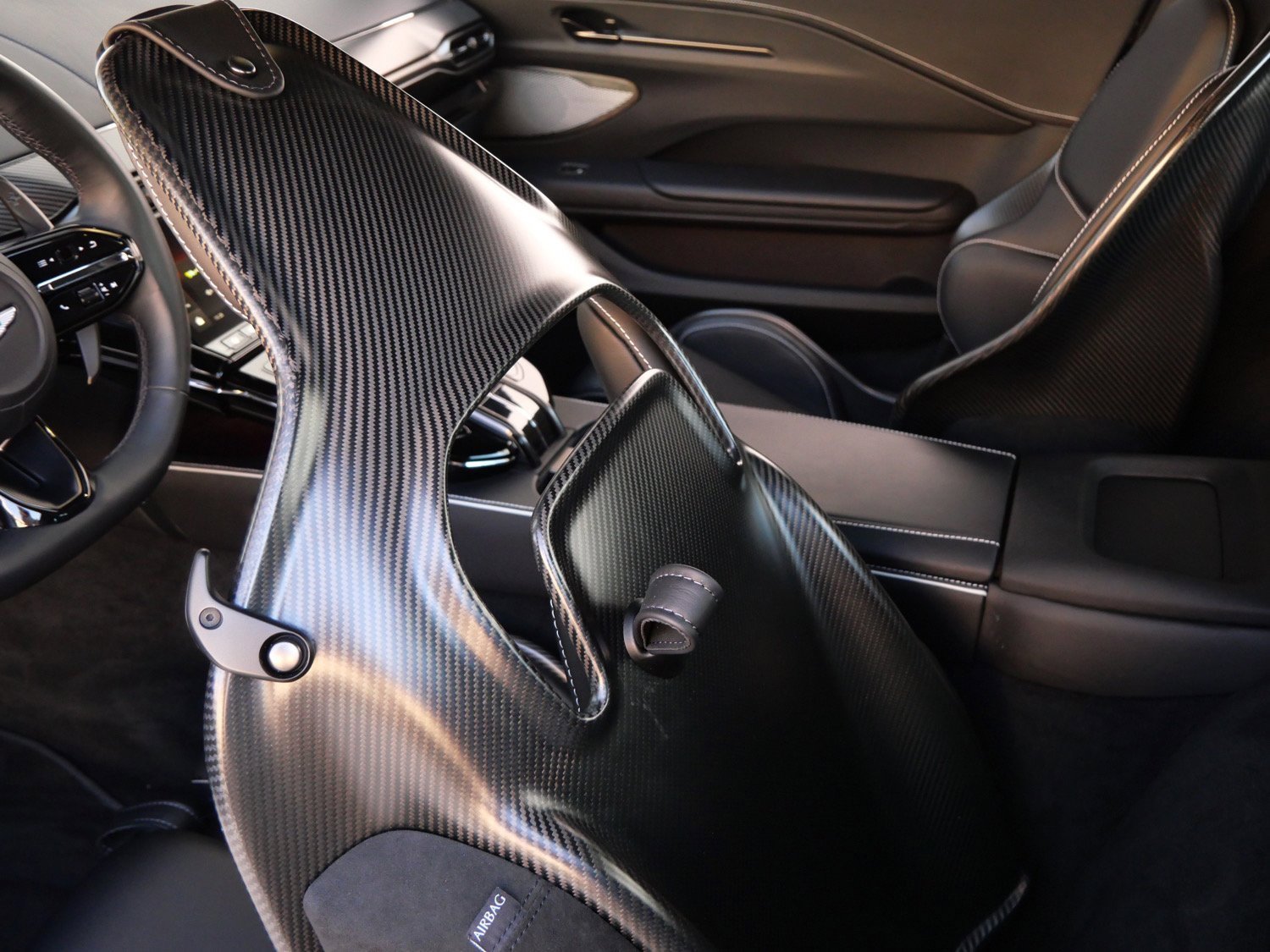 Used 2025 Aston Martin V8 Vantage image 25