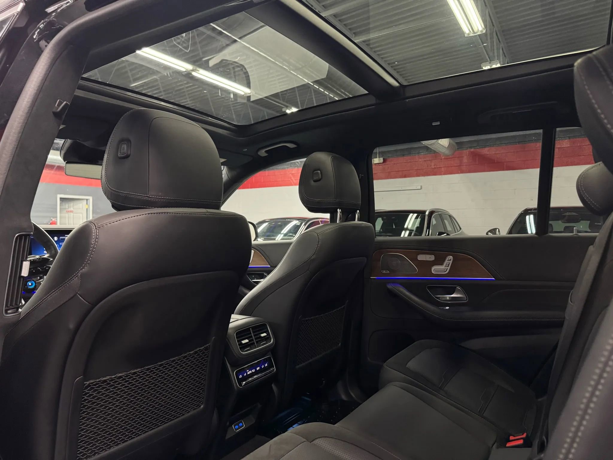 Used 2024 Mercedes-Benz GLS 63 AMG 4MATIC image 30