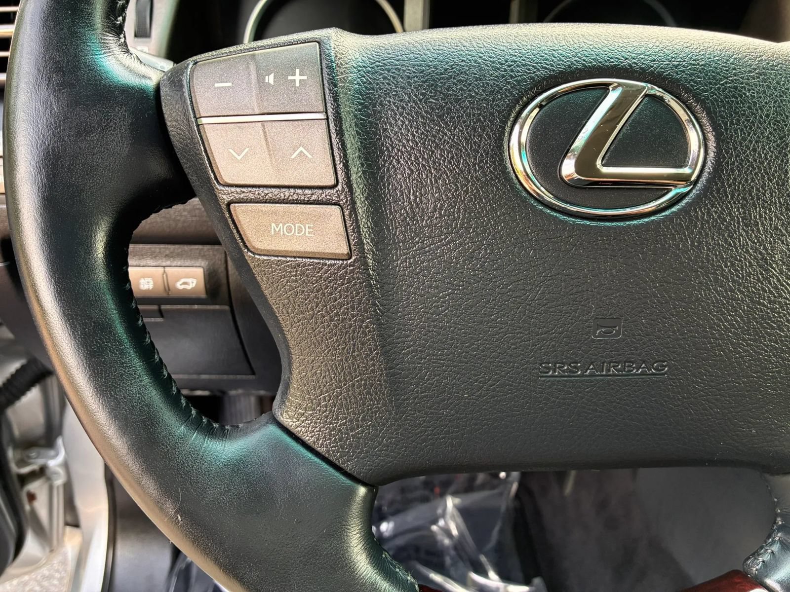 Used 2011 Lexus LX 570 4WD w/ Luxury Pkg image 22