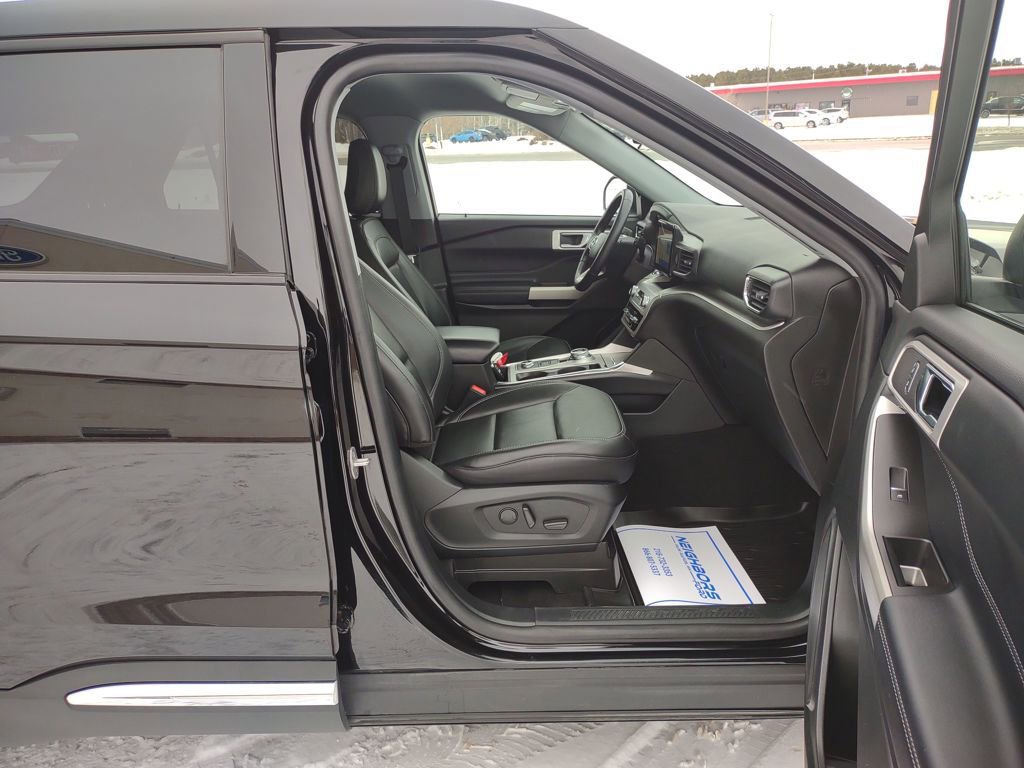 Used 2022 Ford Explorer XLT w/ Equipment Group 202A image 38