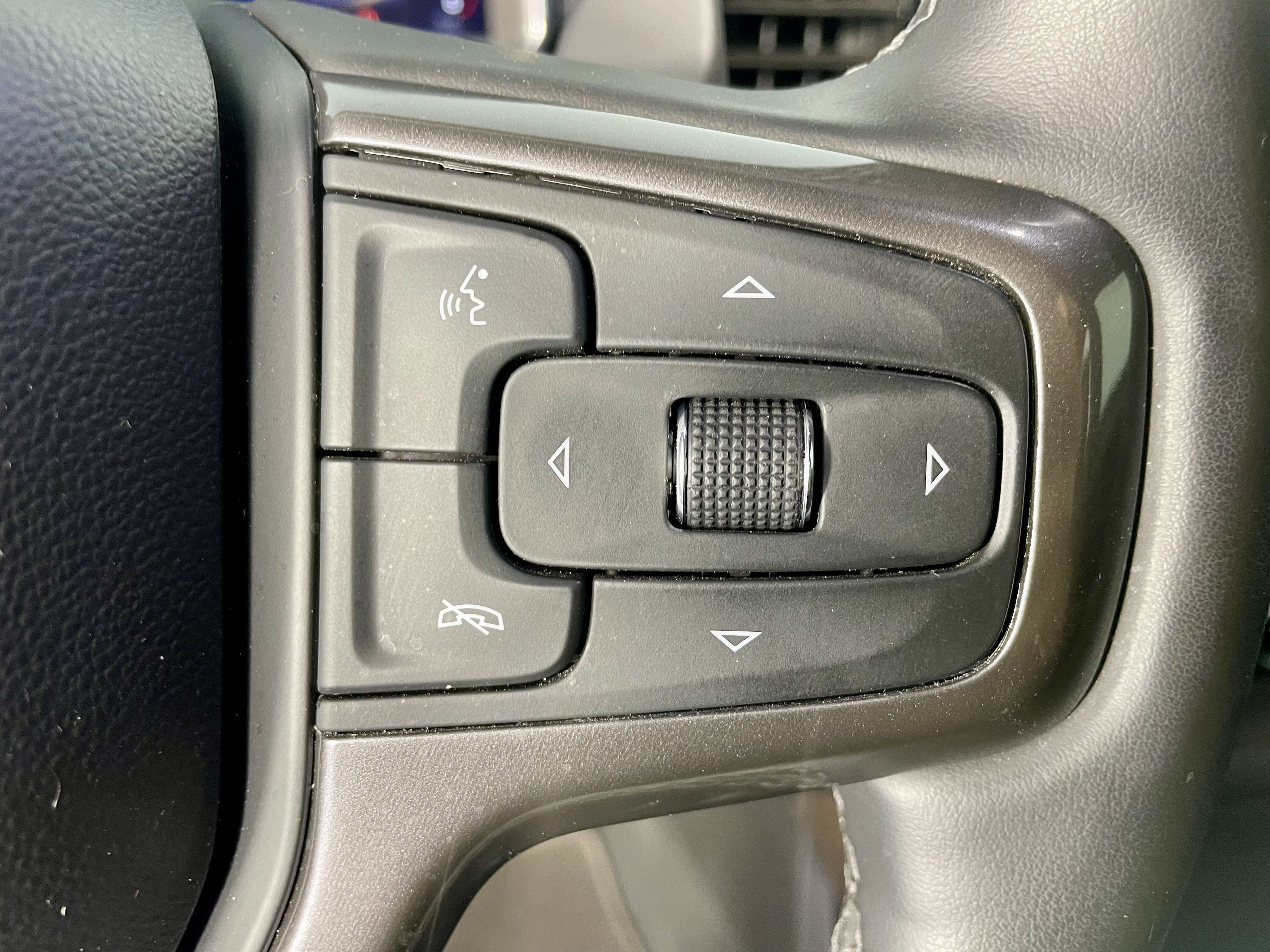 Used 2025 Chevrolet Silverado 1500 High Country w/ Technology Package AWD/4WD image 17