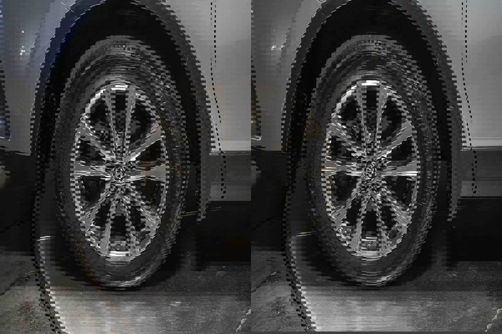 Used 2018 Toyota RAV4 Limited w/ All Weather Liner Package image 6