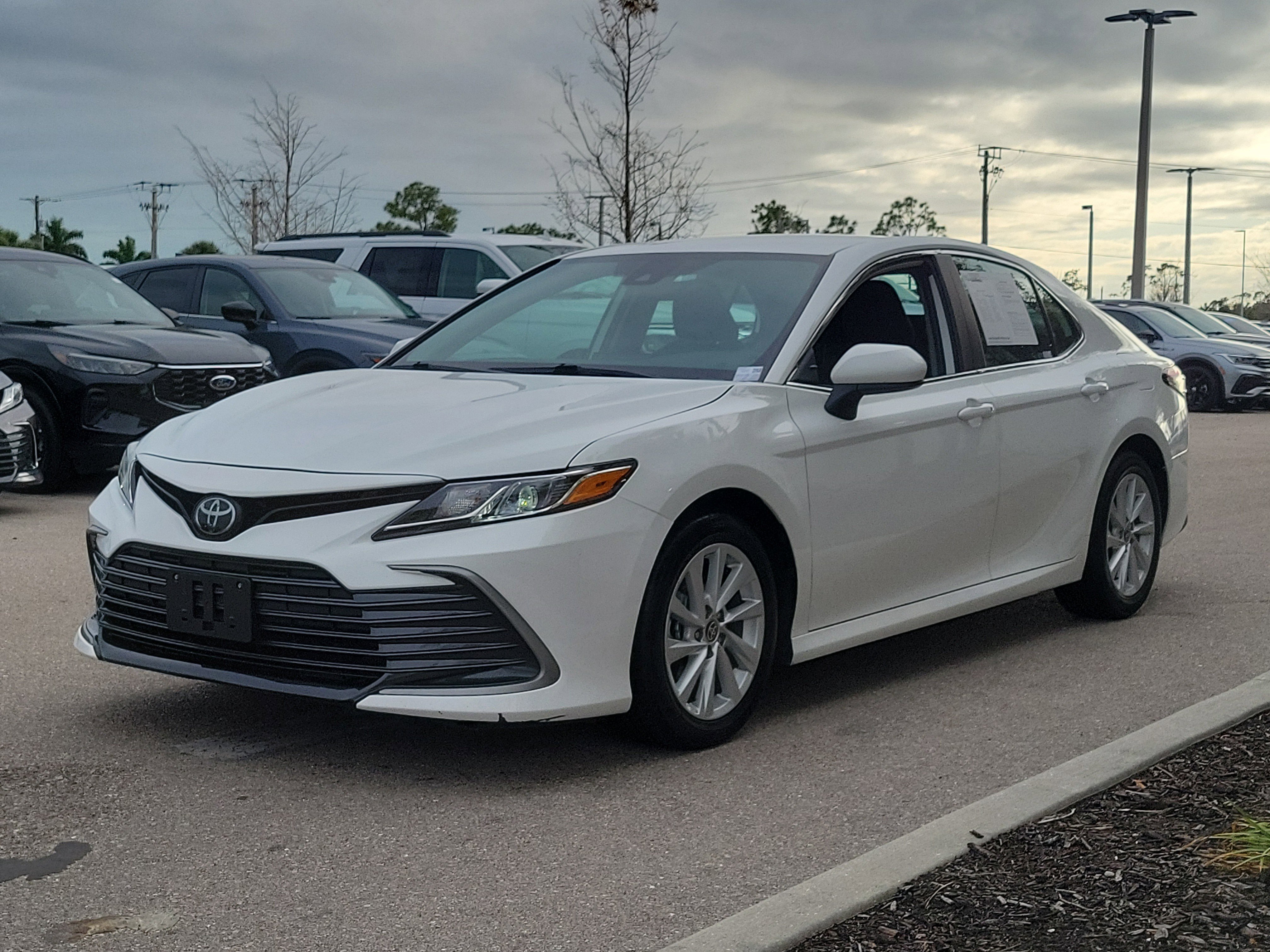 Used 2024 Toyota Camry LE image 3
