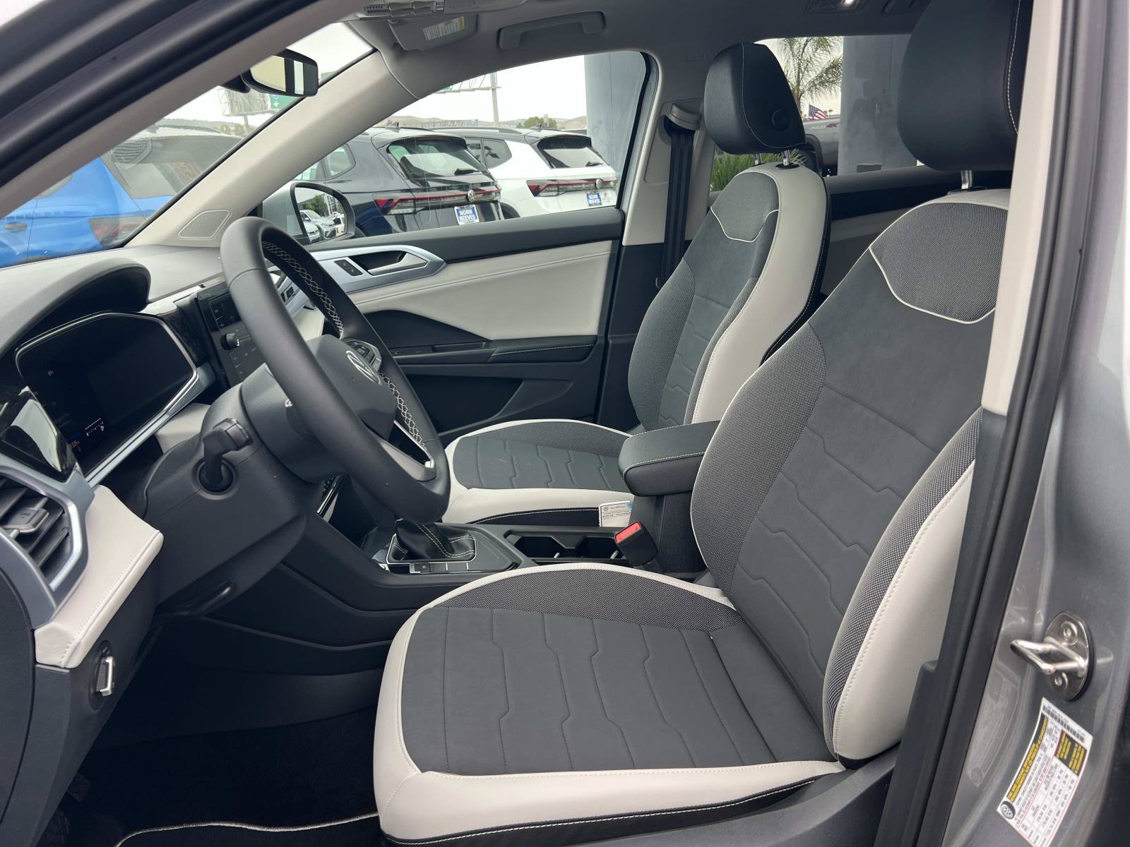 New 2026 Volkswagen Taos SE FWD image 18