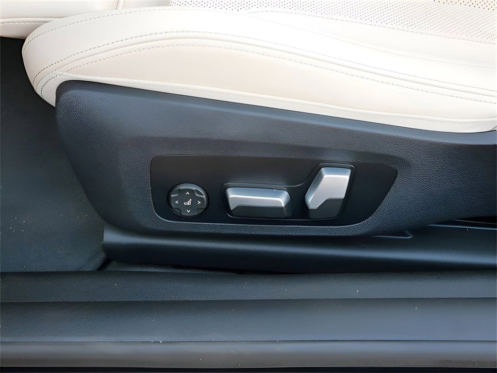 Used 2023 BMW 440i xDrive Convertible w/ Premium Package image 16