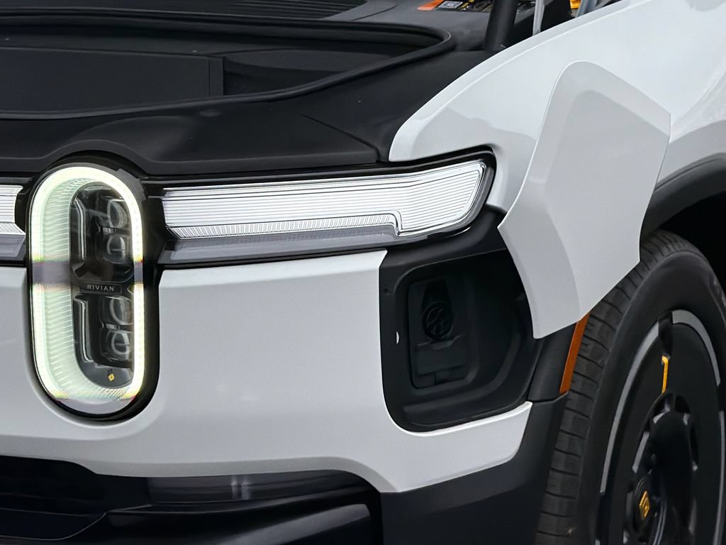 Used 2025 Rivian R1T Adventure AWD/4WD image 9